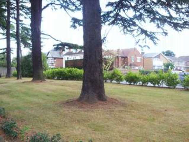  Image of 2 bedroom Flat to rent in Rollesbrook Gardens Shirley Southampton SO15 at Rollesbrook Gardens Hill Lane Southampton, SO15 5WB