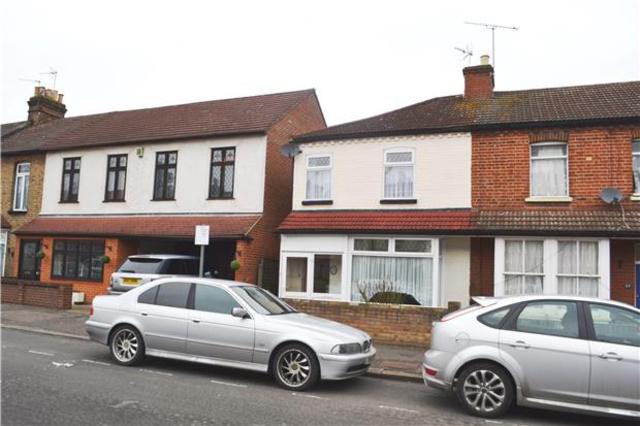  Image of 2 bedroom End of Terrace to rent in Vine Street Romford RM7 at Rush Green, RM7 7LH