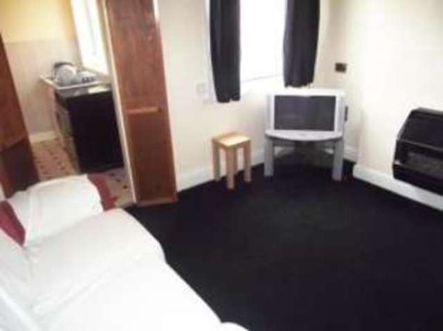  Image of 2 bedroom Terraced house for sale in Roscoe Street Middlesbrough TS1 at Middlesbrough  Middlesbrough, TS1 3HN
