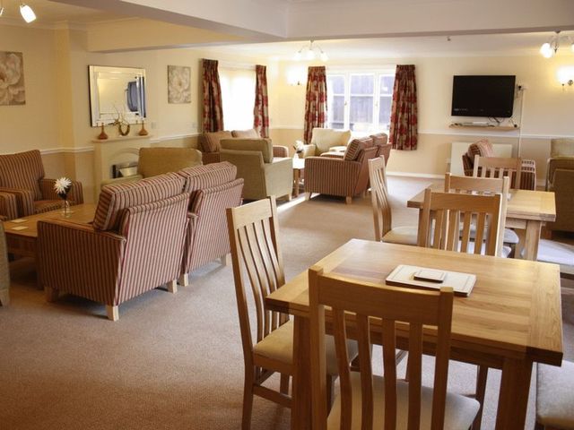  Image of 1 bedroom Retirement Property for sale in Rosebery Court Water Lane Leighton Buzzard LU7 at Water Lane  Leighton Buzzard, LU7 1DL