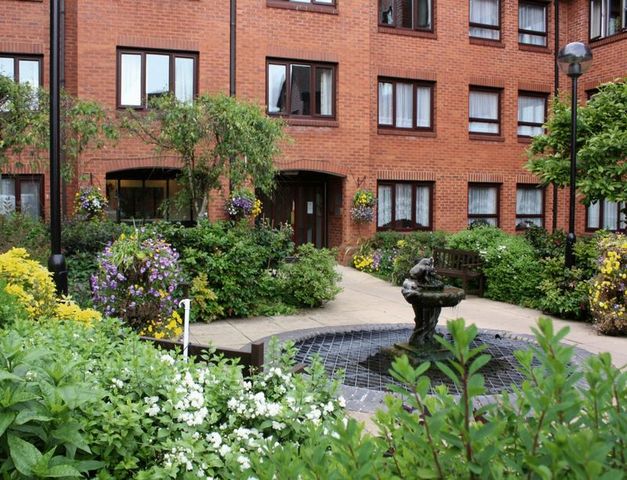  Image of 1 bedroom Retirement Property for sale in Rosebery Court Water Lane Leighton Buzzard LU7 at Water Lane  Leighton Buzzard, LU7 1DL
