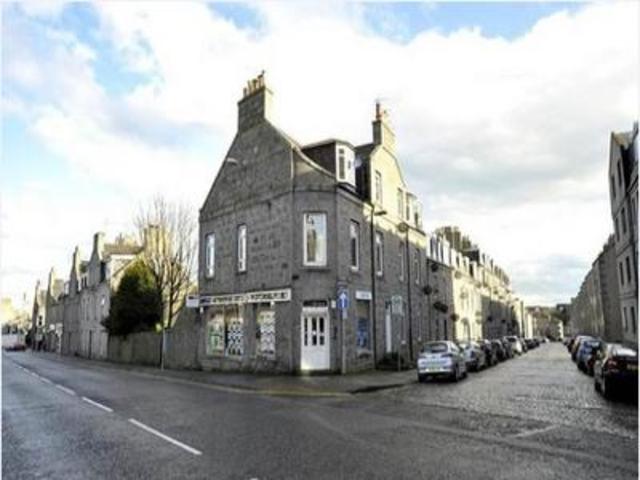  Image of 3 bedroom Flat to rent in Rosemount Place Aberdeen AB25 at Aberdeen  Aberdeen, AB25 2XL
