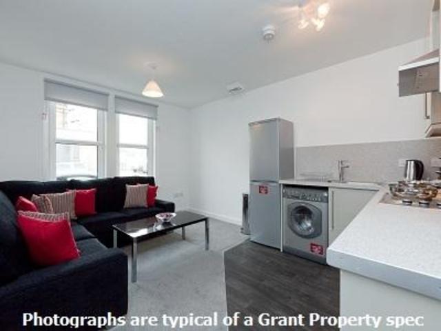  Image of 3 bedroom Flat to rent in Rosemount Place Aberdeen AB25 at Aberdeen  Aberdeen, AB25 2XL