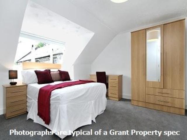  Image of 3 bedroom Flat to rent in Rosemount Place Aberdeen AB25 at Aberdeen  Aberdeen, AB25 2XL