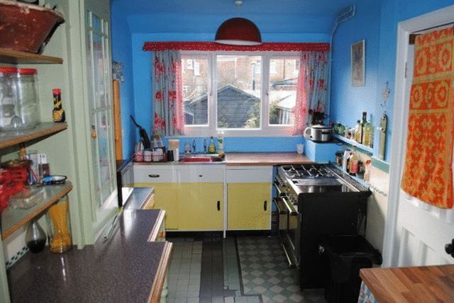  Image of 3 bedroom Semi-Detached house for sale in Roundway Grimsby DN34 at Roundway  Grimsby, DN34 5AS