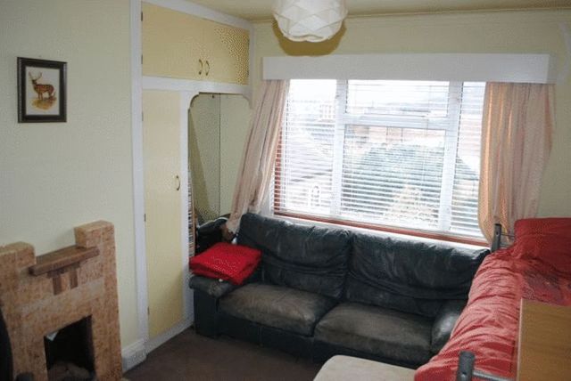  Image of 3 bedroom Semi-Detached house for sale in Roundway Grimsby DN34 at Roundway  Grimsby, DN34 5AS