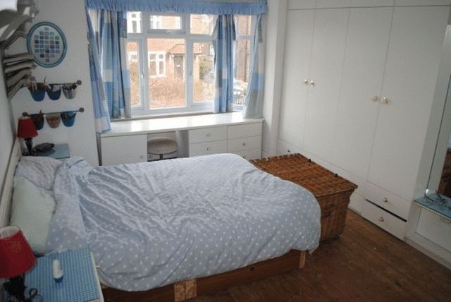  Image of 3 bedroom Semi-Detached house for sale in Roundway Grimsby DN34 at Roundway  Grimsby, DN34 5AS