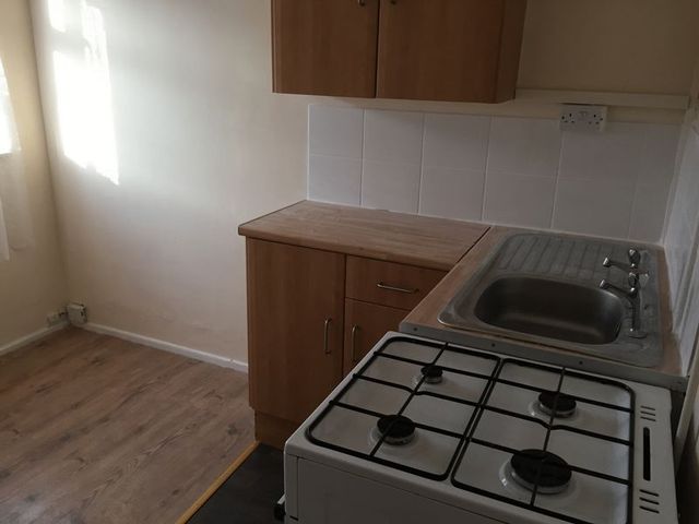  Image of 1 bedroom Flat to rent in Roxwell Road Barking IG11 at Roxwell Road  Barking, IG11 0PP