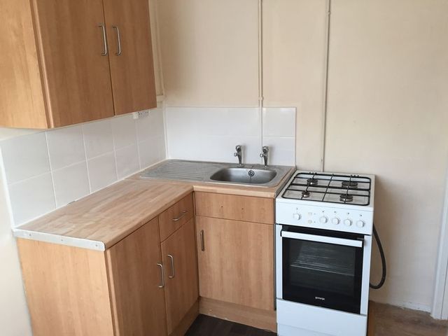  Image of 1 bedroom Flat to rent in Roxwell Road Barking IG11 at Roxwell Road  Barking, IG11 0PP