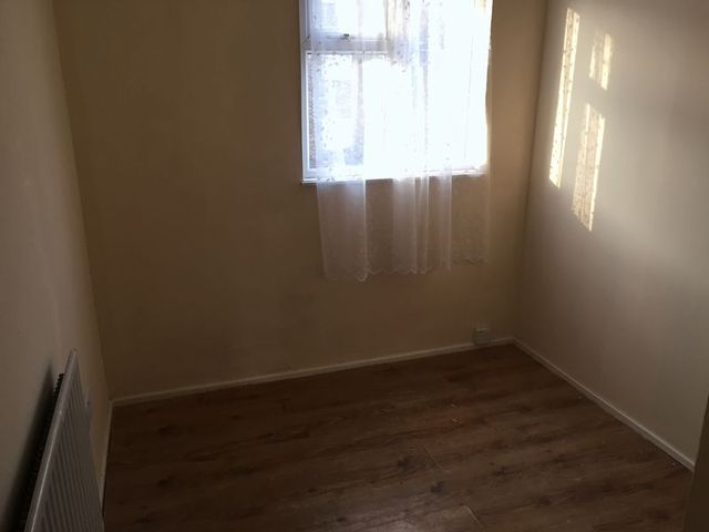  Image of 1 bedroom Flat to rent in Roxwell Road Barking IG11 at Roxwell Road  Barking, IG11 0PP