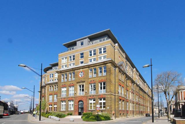  Image of 2 bedroom Flat for sale in Cadogan Road London SE18 at Royal Arsenal  Greenwich, SE18 6YN