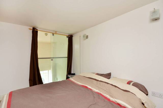  Image of 2 bedroom Flat for sale in Cadogan Road London SE18 at Royal Arsenal  Greenwich, SE18 6YN