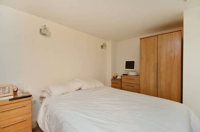  Image of 2 bedroom Flat for sale in Cadogan Road London SE18 at Royal Arsenal  Greenwich, SE18 6YN