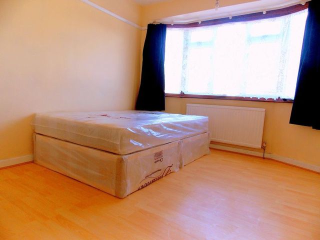  Image of 5 bedroom Semi-Detached house to rent in Royal Lane West Drayton UB7 at Royal Lane  West Drayton, UB7 8DN