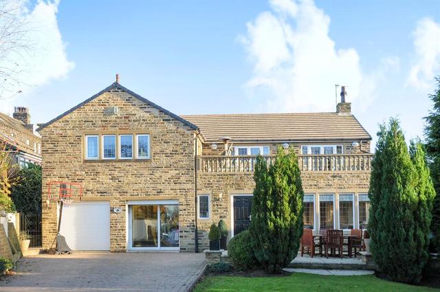  Image of 5 bedroom Detached house for sale in Rufford Avenue Yeadon Leeds LS19 at Yeadon Leeds Yeadon, LS19 7QR