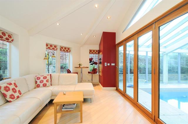  Image of 5 bedroom Detached house for sale in Rufford Avenue Yeadon Leeds LS19 at Yeadon Leeds Yeadon, LS19 7QR
