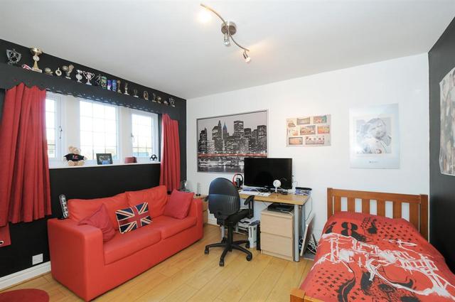  Image of 5 bedroom Detached house for sale in Rufford Avenue Yeadon Leeds LS19 at Yeadon Leeds Yeadon, LS19 7QR