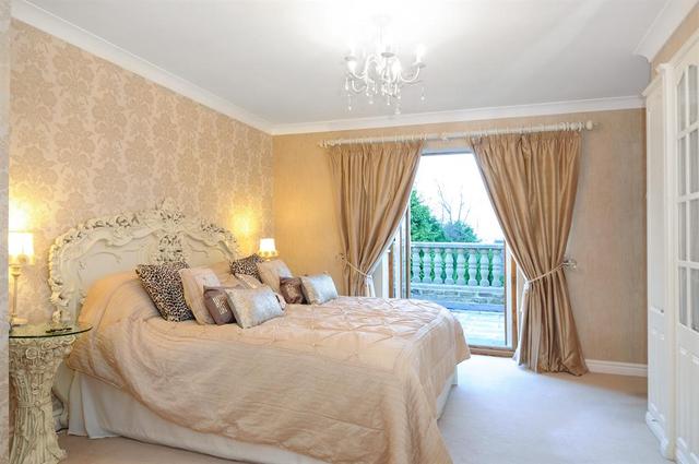  Image of 5 bedroom Detached house for sale in Rufford Avenue Yeadon Leeds LS19 at Yeadon Leeds Yeadon, LS19 7QR