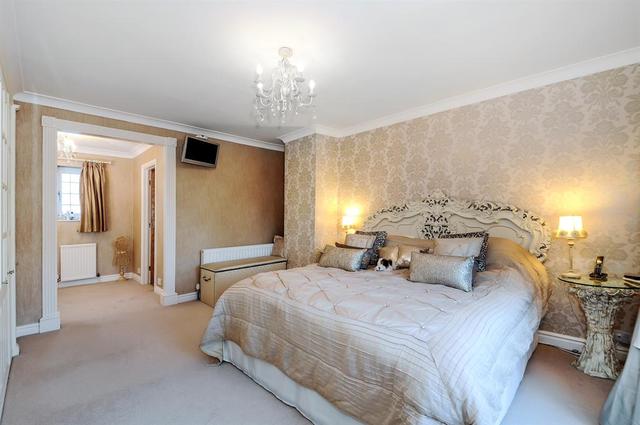  Image of 5 bedroom Detached house for sale in Rufford Avenue Yeadon Leeds LS19 at Yeadon Leeds Yeadon, LS19 7QR