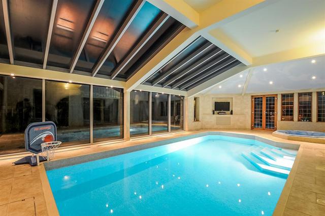  Image of 5 bedroom Detached house for sale in Rufford Avenue Yeadon Leeds LS19 at Yeadon Leeds Yeadon, LS19 7QR