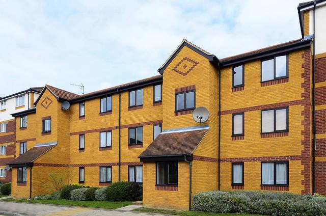  Image of 1 bedroom Flat for sale in Ruston Road London SE18 at Ruston Road  Woolwich, SE18 5QX