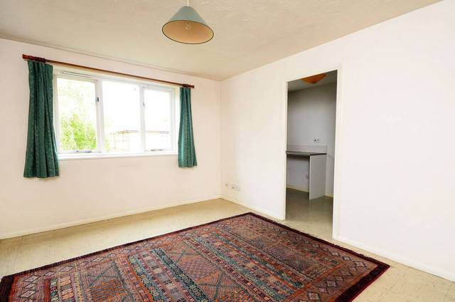 Image of 1 bedroom Flat for sale in Ruston Road London SE18 at Ruston Road  Woolwich, SE18 5QX