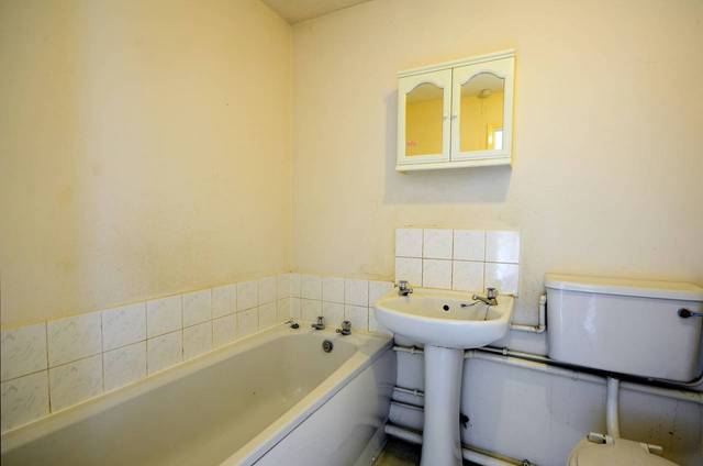 Image of 1 bedroom Flat for sale in Ruston Road London SE18 at Ruston Road  Woolwich, SE18 5QX