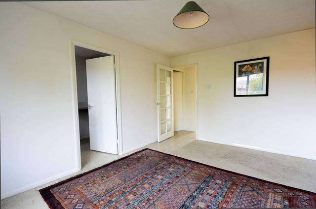  Image of 1 bedroom Flat for sale in Ruston Road London SE18 at Ruston Road  Woolwich, SE18 5QX