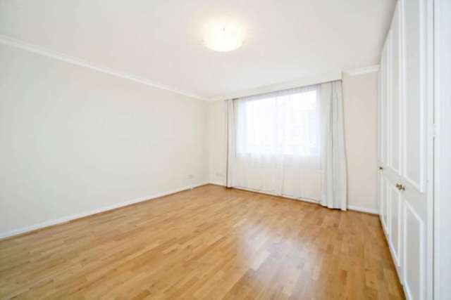  Image of 3 bedroom Apartment to rent in Rutland Gate London SW7 at South Kensington South Kensington London, SW7 1BH