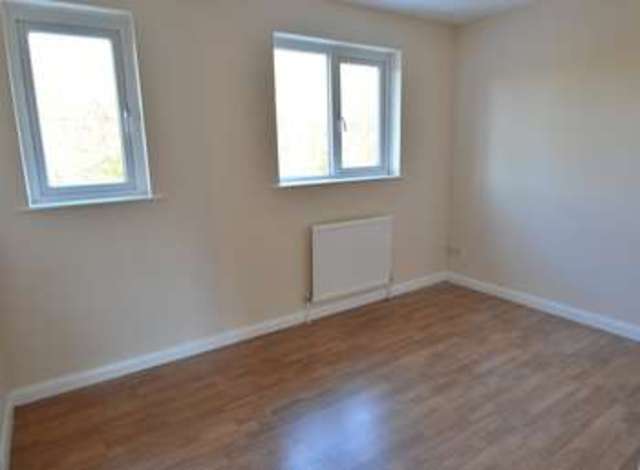  Image of 3 bedroom Semi-Detached house to rent in Salcombe Close Chandler