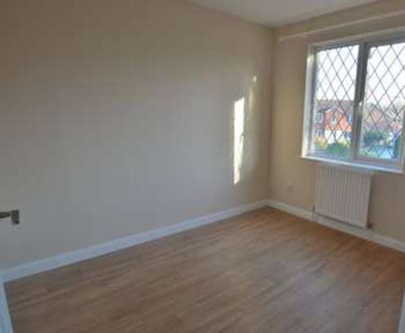  Image of 3 bedroom Semi-Detached house to rent in Salcombe Close Chandler