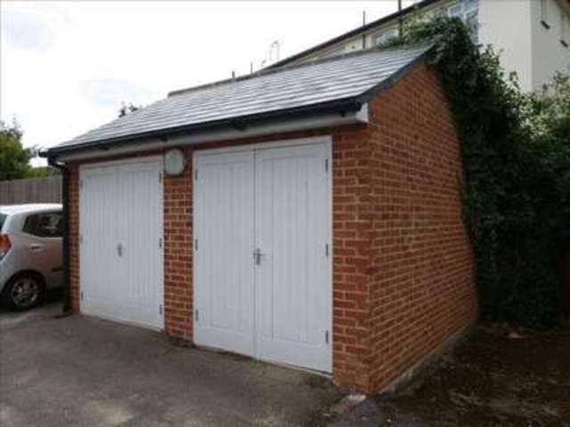  Image of 3 bedroom Flat for sale in Salento Close London N3 at Salento Close  London, N3 1BX
