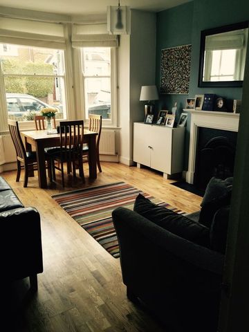  Image of 2 bedroom Flat for sale in Salisbury Road High Barnet Barnet EN5 at Salisbury Road  Barnet, EN5 4JL