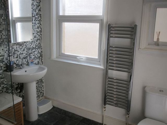  Image of 2 bedroom Flat for sale in Salisbury Road High Barnet Barnet EN5 at Salisbury Road  Barnet, EN5 4JL