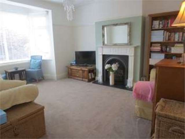  Image of 2 bedroom Apartment for sale in Salisbury Road Leigh-on-Sea SS9 at Salisbury Road Leigh on sea Leigh-on-Sea, SS9 2JN
