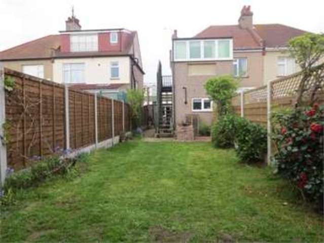  Image of 2 bedroom Apartment for sale in Salisbury Road Leigh-on-Sea SS9 at Salisbury Road Leigh on sea Leigh-on-Sea, SS9 2JN
