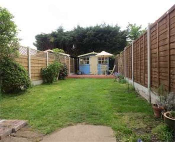  Image of 2 bedroom Apartment for sale in Salisbury Road Leigh-on-Sea SS9 at Salisbury Road Leigh on sea Leigh-on-Sea, SS9 2JN