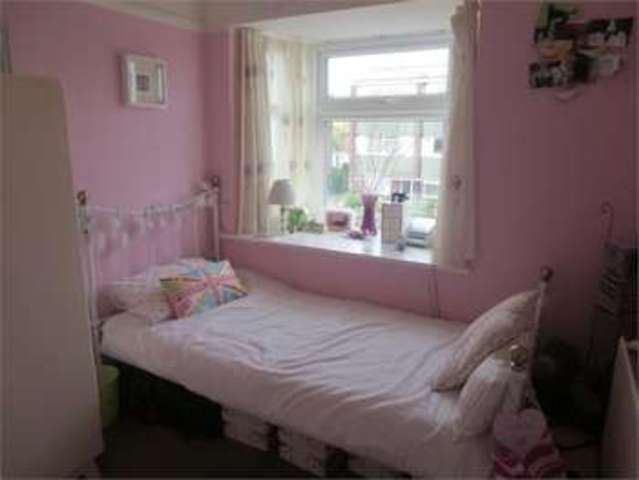  Image of 2 bedroom Apartment for sale in Salisbury Road Leigh-on-Sea SS9 at Salisbury Road Leigh on sea Leigh-on-Sea, SS9 2JN