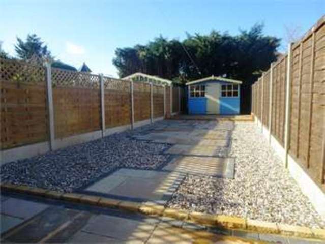  Image of 2 bedroom Apartment for sale in Salisbury Road Leigh-on-Sea SS9 at Salisbury Road Leigh on sea Leigh-on-Sea, SS9 2JN