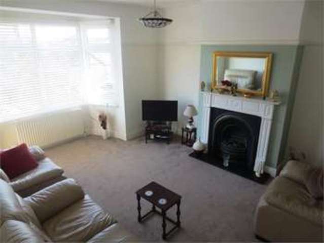  Image of 2 bedroom Apartment for sale in Salisbury Road Leigh-on-Sea SS9 at Salisbury Road Leigh on sea Leigh-on-Sea, SS9 2JN
