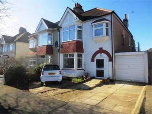  Image of 2 bedroom Apartment for sale in Salisbury Road Leigh-on-Sea SS9 at Salisbury Road Leigh on sea Leigh-on-Sea, SS9 2JN