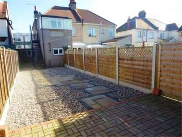  Image of 2 bedroom Apartment for sale in Salisbury Road Leigh-on-Sea SS9 at Salisbury Road Leigh on sea Leigh-on-Sea, SS9 2JN