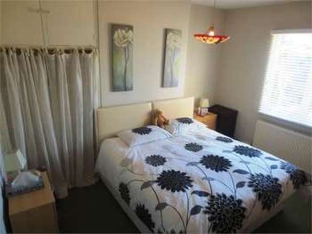  Image of 2 bedroom Apartment for sale in Salisbury Road Leigh-on-Sea SS9 at Salisbury Road Leigh on sea Leigh-on-Sea, SS9 2JN