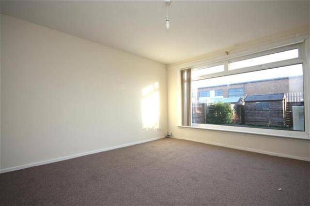 Image of 4 bedroom Terraced house to rent in Sandpiper Drive East Kilbride Glasgow G75 at East Kilbride South Lanarkshire South Lanarkshire, G75 8UW