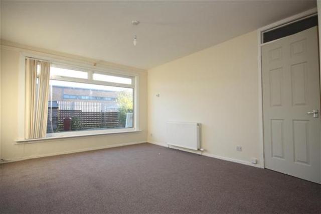  Image of 4 bedroom Terraced house to rent in Sandpiper Drive East Kilbride Glasgow G75 at East Kilbride South Lanarkshire South Lanarkshire, G75 8UW