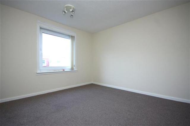  Image of 4 bedroom Terraced house to rent in Sandpiper Drive East Kilbride Glasgow G75 at East Kilbride South Lanarkshire South Lanarkshire, G75 8UW