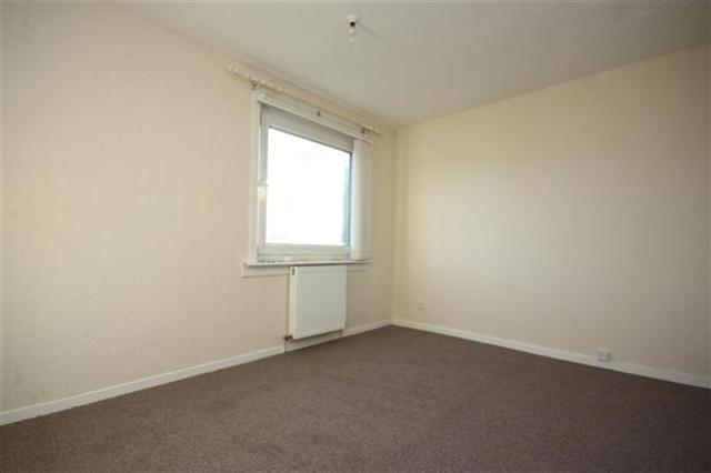 Image of 4 bedroom Terraced house to rent in Sandpiper Drive East Kilbride Glasgow G75 at East Kilbride South Lanarkshire South Lanarkshire, G75 8UW