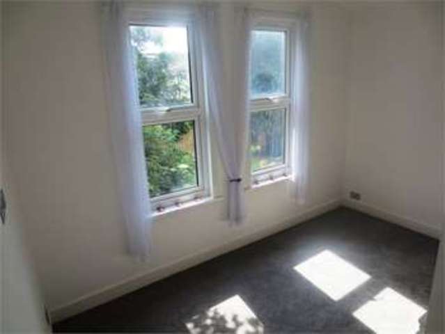  Image of 3 bedroom Apartment for sale in Satanita Road Westcliff-on-Sea SS0 at Satanita Road Westcliff on sea Westcliff-on-Sea, SS0 8DE