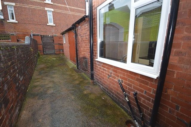  Image of 2 bedroom Terraced house to rent in Savile Road Castleford WF10 at Savile Road  CASTLEFORD, WF10 1PE