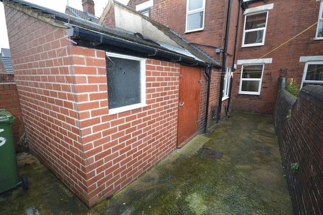  Image of 2 bedroom Terraced house to rent in Savile Road Castleford WF10 at Savile Road  CASTLEFORD, WF10 1PE